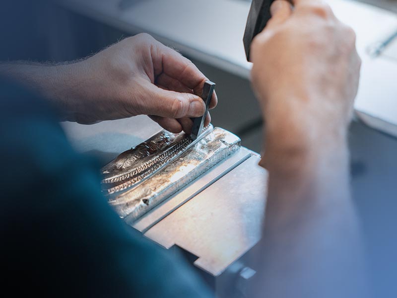 Manuelle Verzahnung medizinischer Raspeln für orthopädische Instrumente